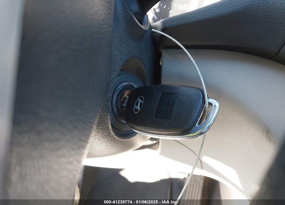 2017 HYUNDAI TUCSON SE VIN: KM8J23A44HU592780