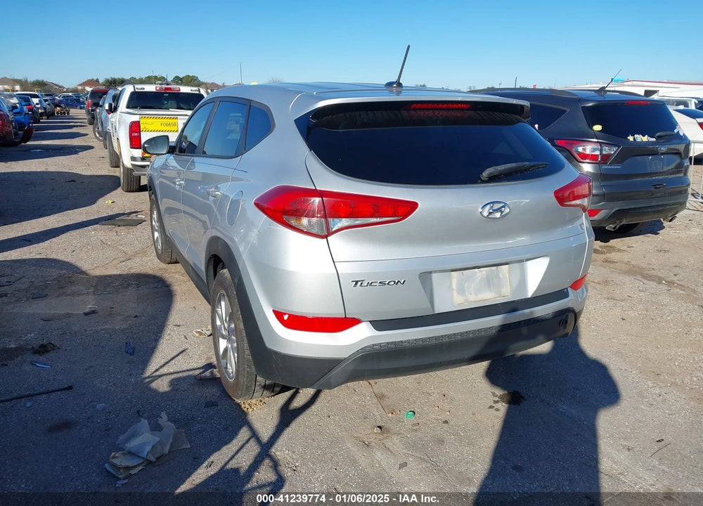 2017 HYUNDAI TUCSON SE VIN: KM8J23A44HU592780