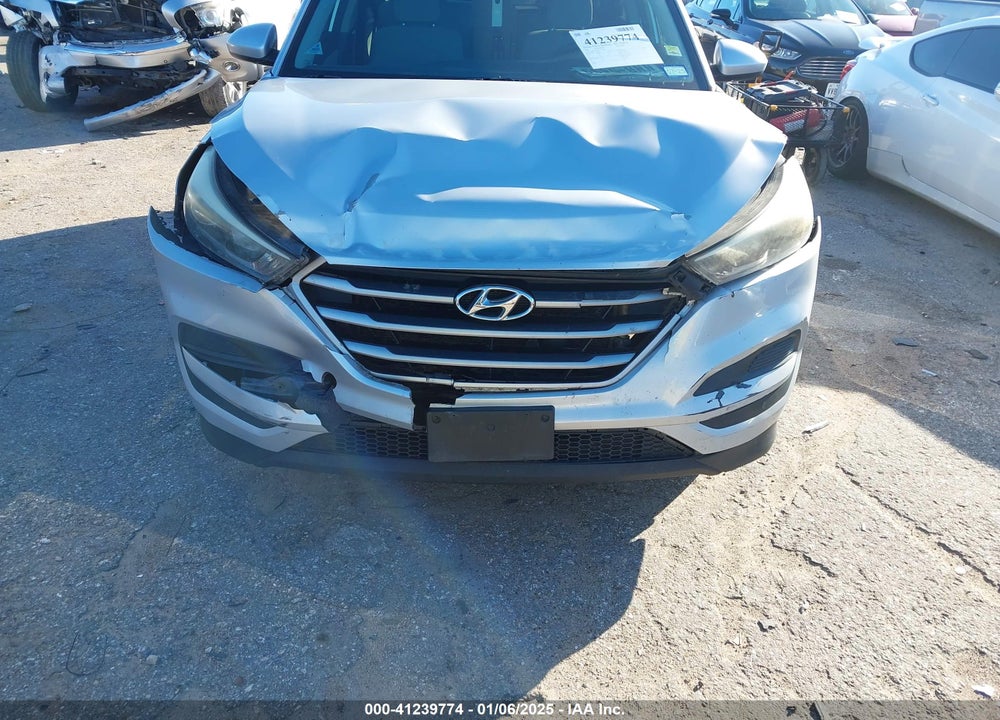 2017 HYUNDAI TUCSON SE VIN: KM8J23A44HU592780