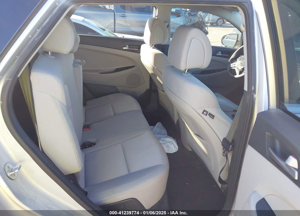 2017 HYUNDAI TUCSON SE VIN: KM8J23A44HU592780