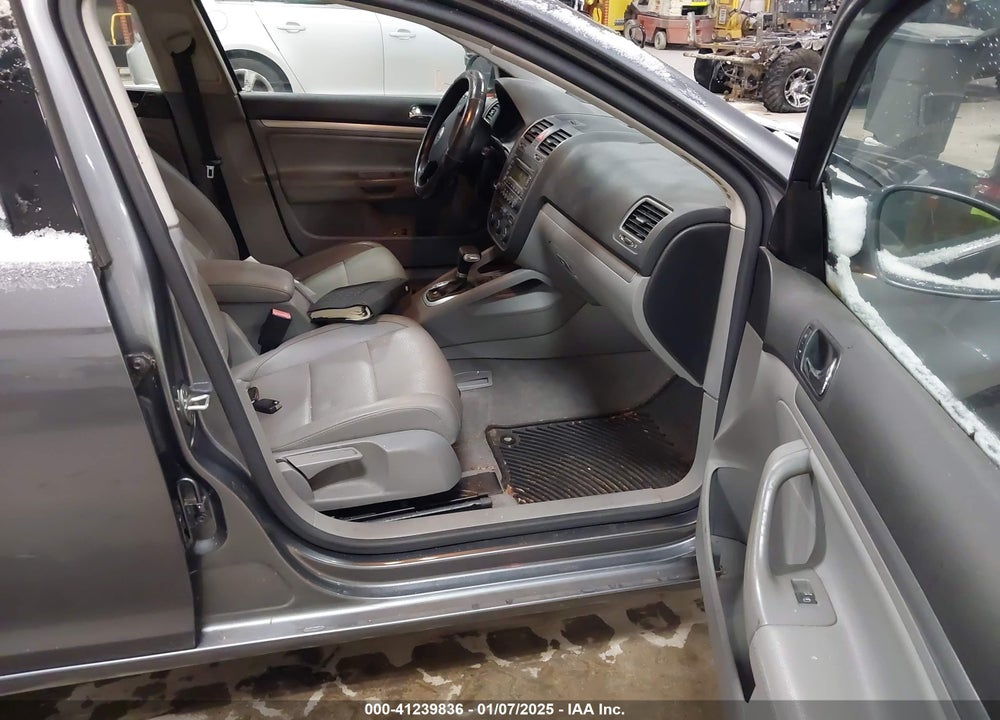 2005 VOLKSWAGEN JETTA 2.5 VIN: 3VWSF71K95M639558
