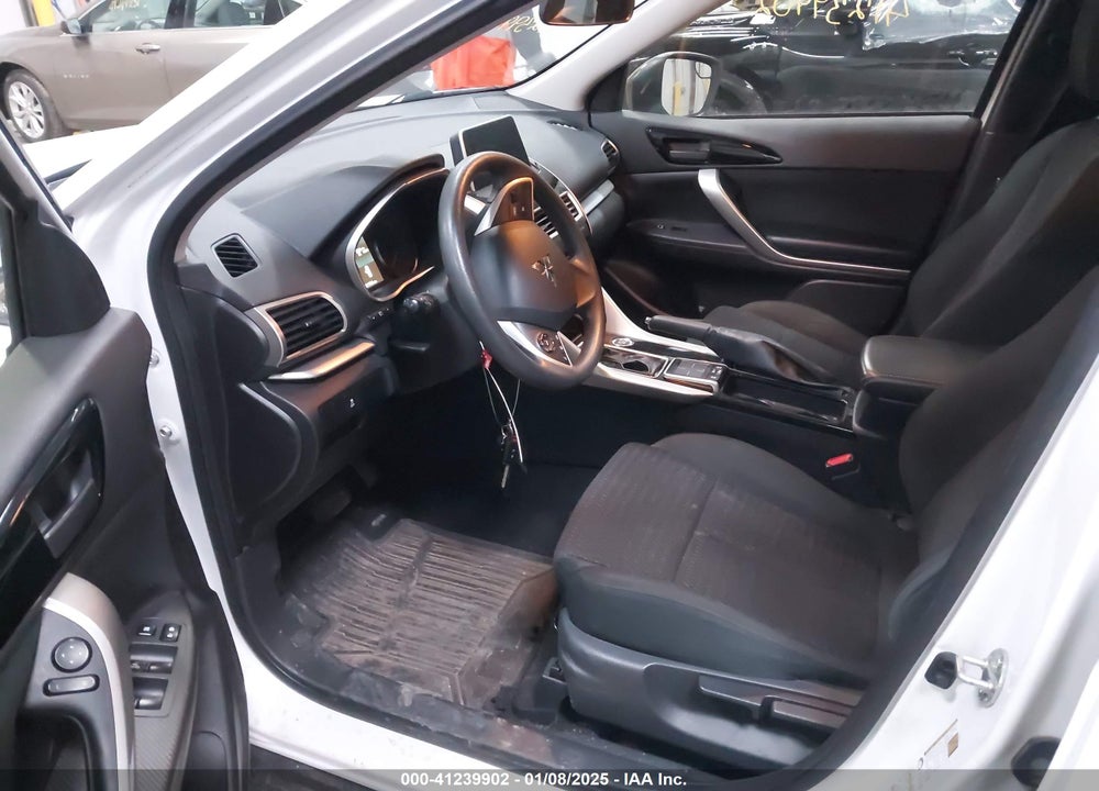 2018 MITSUBISHI ECLIPSE CROSS LE VIN: JA4AT4AA7JZ047253