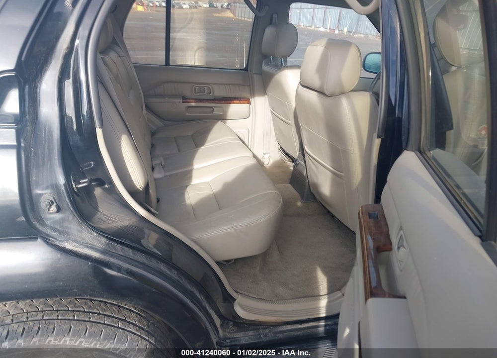 1998 INFINITI QX4 VIN: JNRAR05Y7WW033866