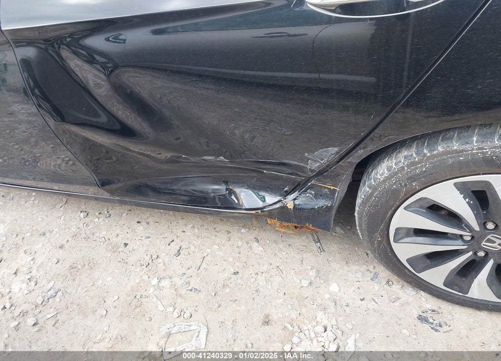 2017 HONDA ACCORD VIN: JHMCR6F57HC000997
