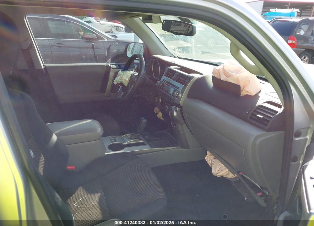 2011 TOYOTA 4RUNNER LIMITED V6/SR5 V6 VIN: JTEZU5JR3B5017964