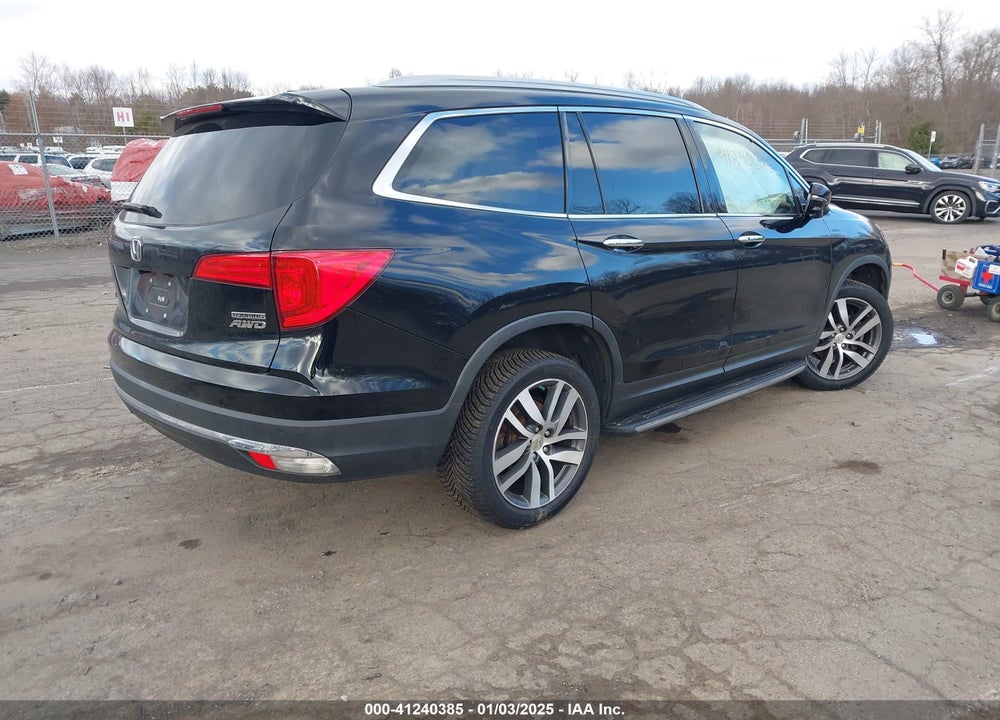 2017 HONDA PILOT TOURING VIN: 5FNYF6H9XHB022415