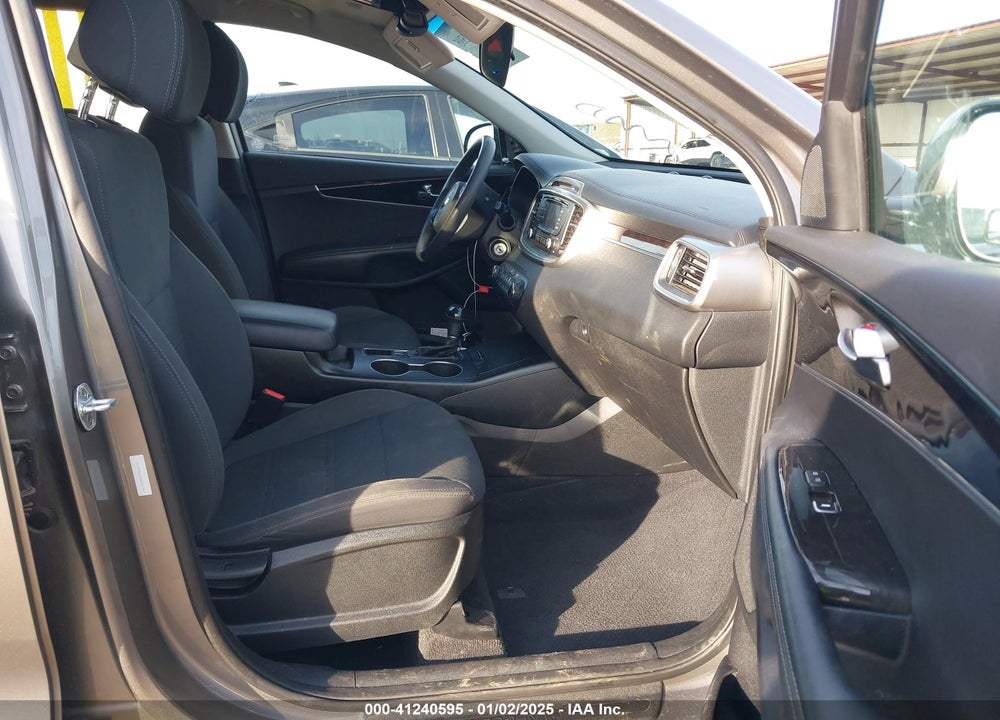 2017 KIA SORENTO 3.3L LX VIN: 5XYPGDA53HG331849