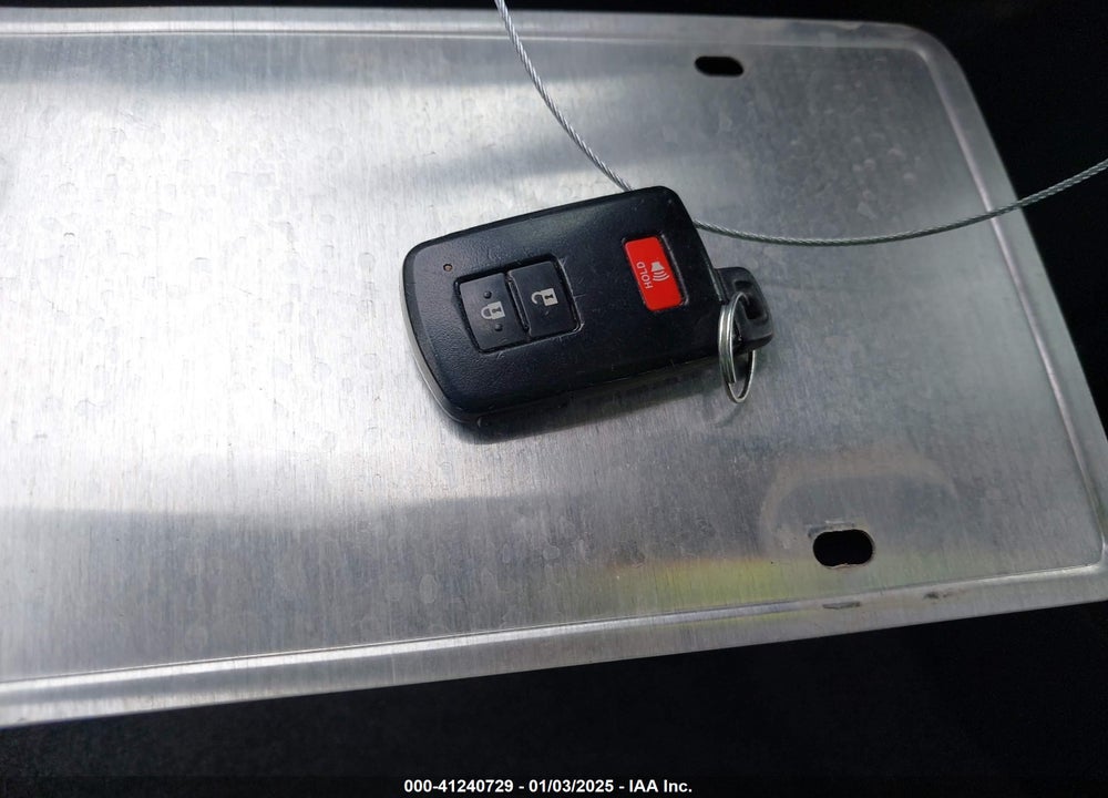 2015 TOYOTA PRIUS C VIN: JTDKDTB31F1582344