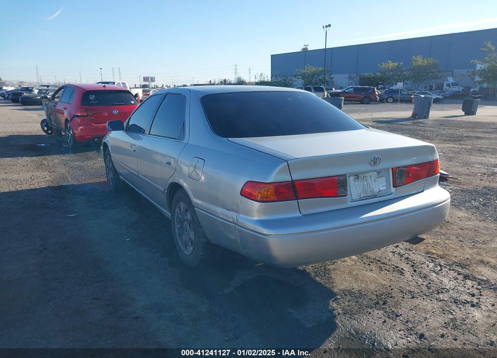 2000 TOYOTA CAMRY LE VIN: JT2BG22K3Y0463740
