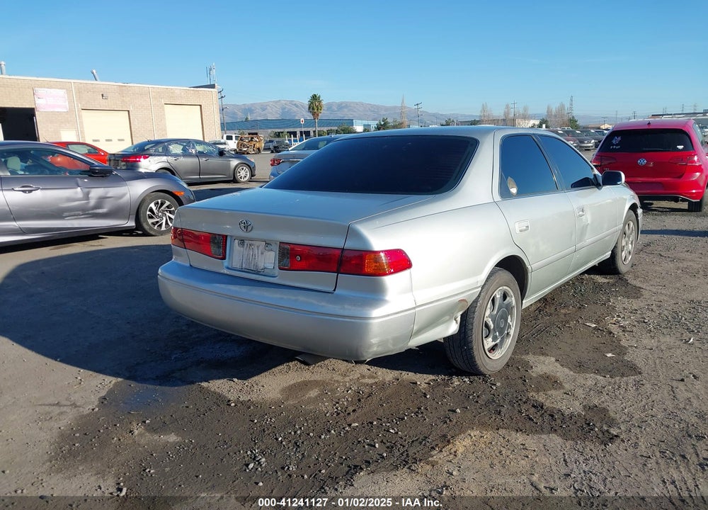 2000 TOYOTA CAMRY LE VIN: JT2BG22K3Y0463740