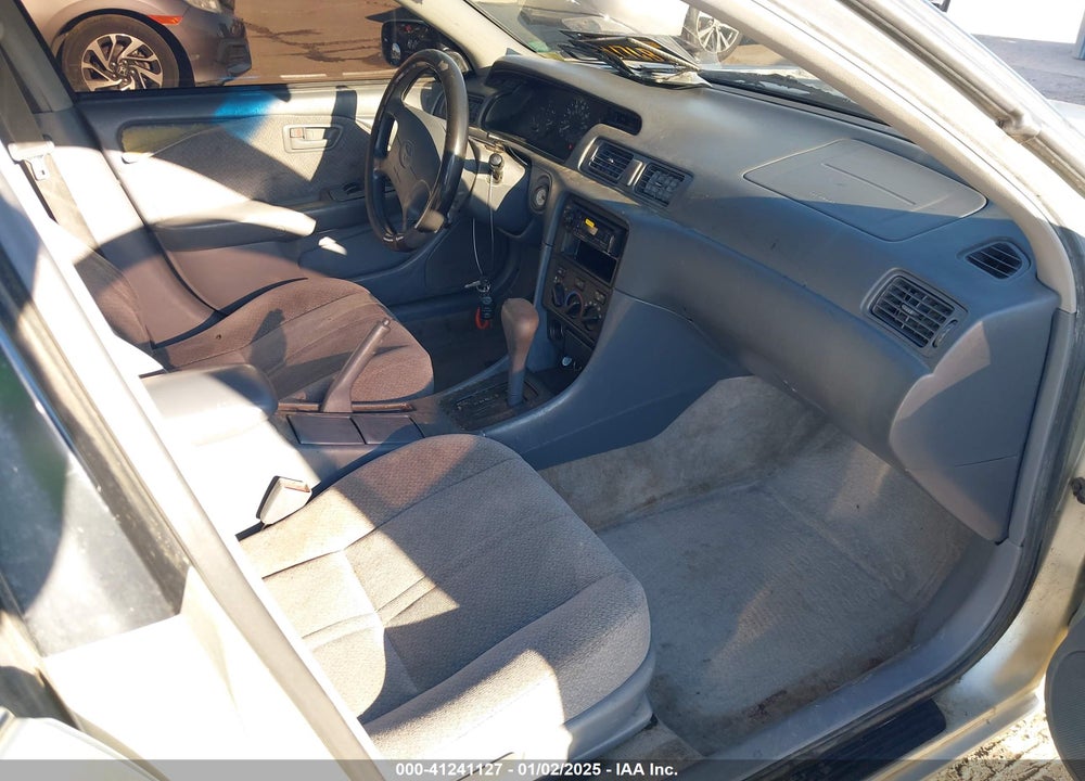 2000 TOYOTA CAMRY LE VIN: JT2BG22K3Y0463740