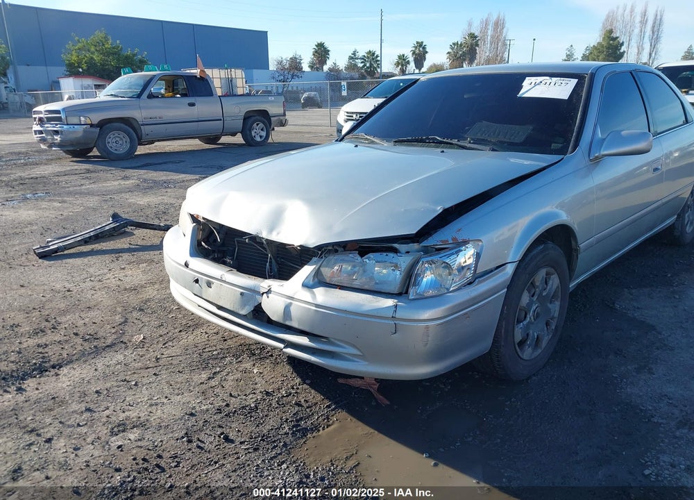 2000 TOYOTA CAMRY LE VIN: JT2BG22K3Y0463740