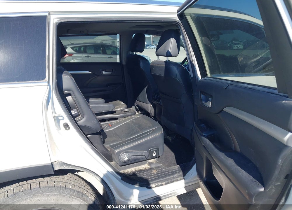2015 TOYOTA HIGHLANDER XLE V6 VIN: 5TDKKRFH0FS119192