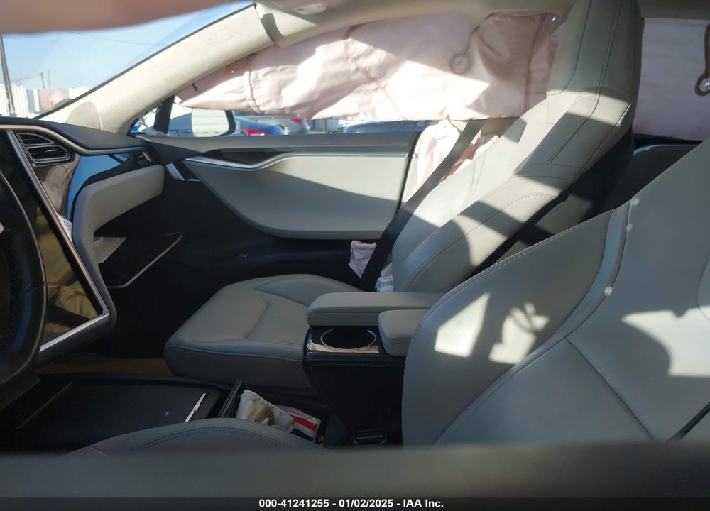 2016 TESLA MODEL S VIN: 5YJSA1E11GF176094