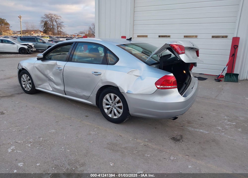 2015 VOLKSWAGEN PASSAT VIN: 1VWAT7A31FC043053