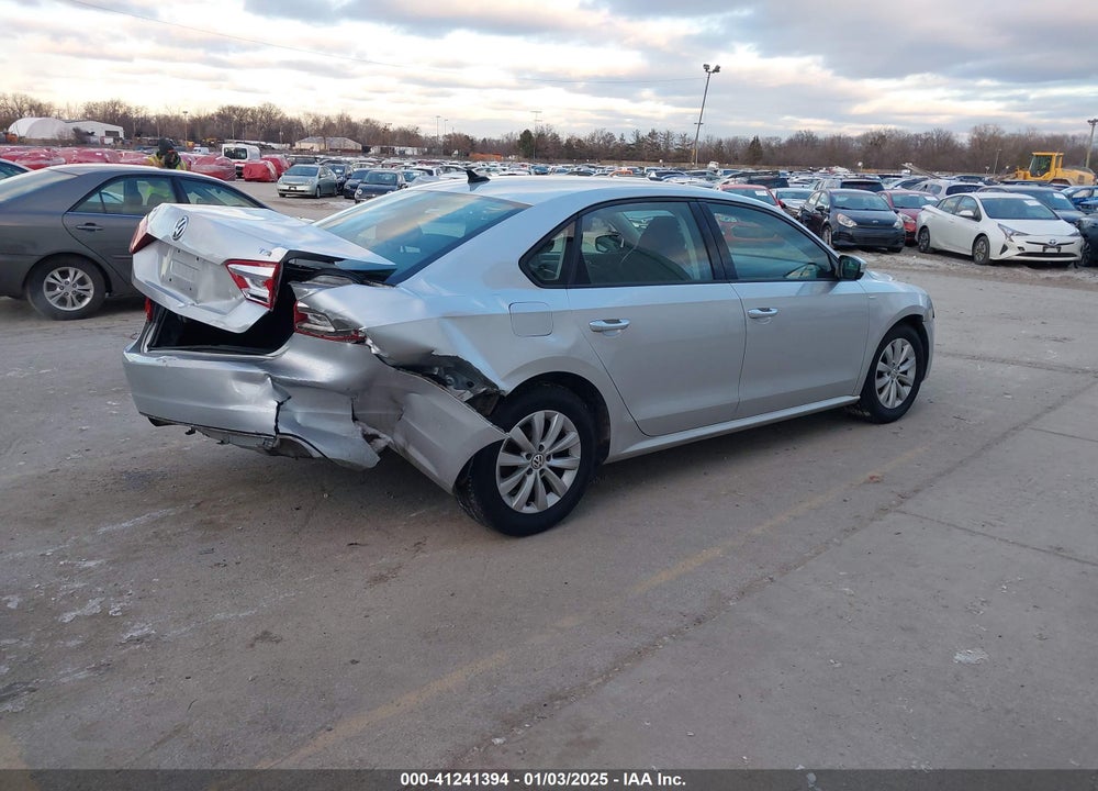 2015 VOLKSWAGEN PASSAT VIN: 1VWAT7A31FC043053