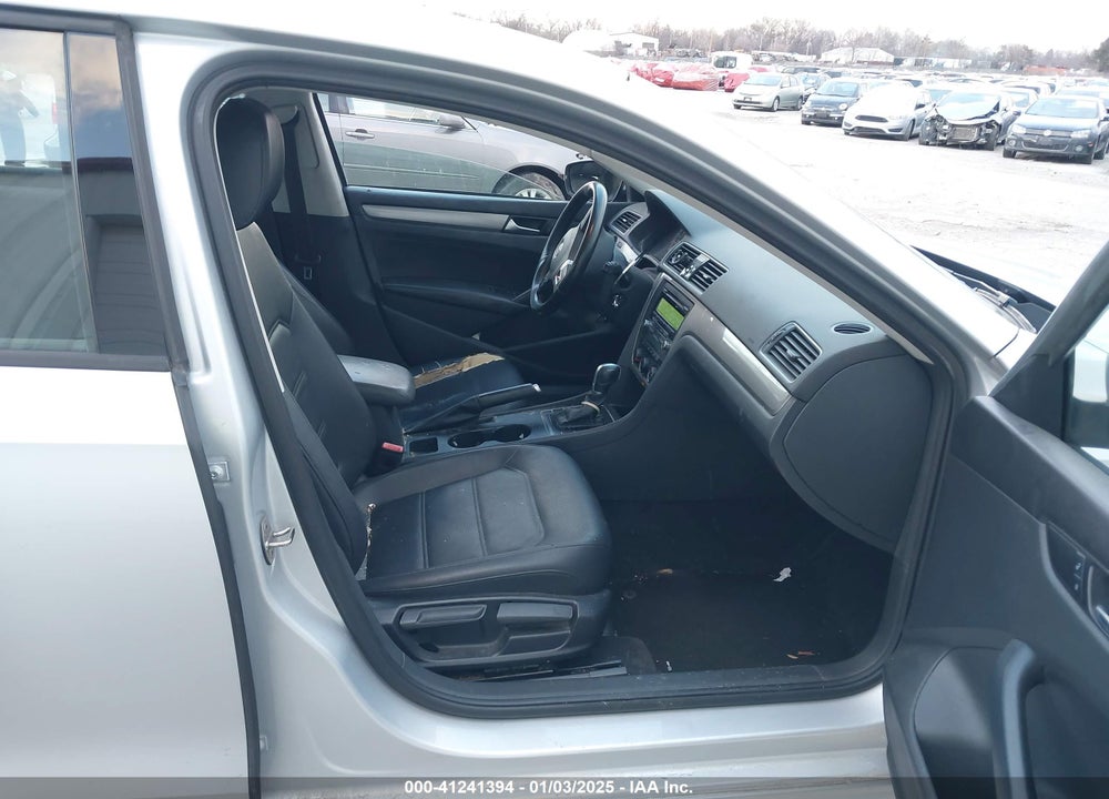 2015 VOLKSWAGEN PASSAT VIN: 1VWAT7A31FC043053