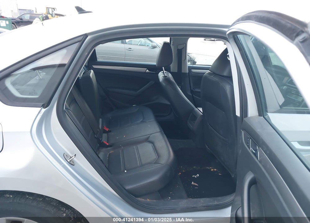 2015 VOLKSWAGEN PASSAT VIN: 1VWAT7A31FC043053