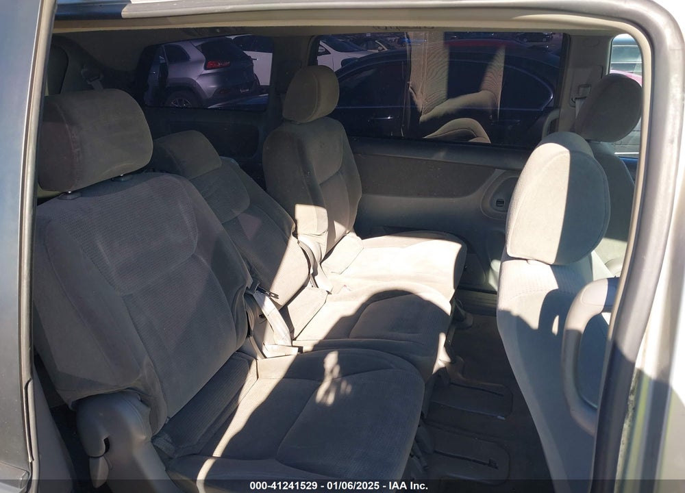 2004 TOYOTA SIENNA LE VIN: 5TDZA23C54S128209
