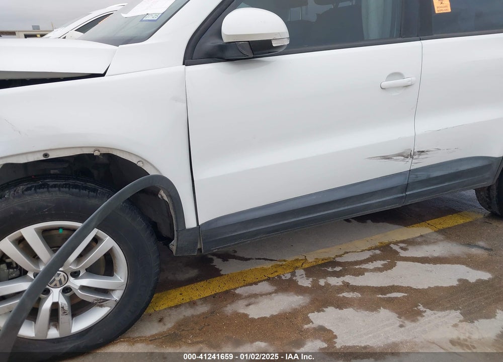 2016 VOLKSWAGEN TIGUAN S VIN: WVGAV7AX7GW587651