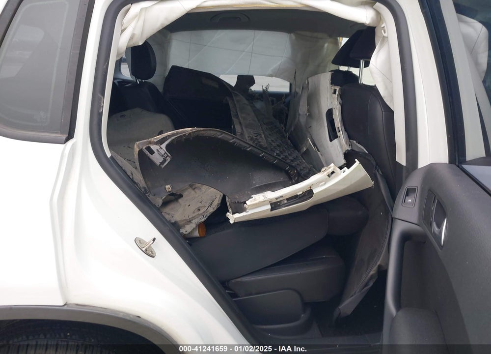 2016 VOLKSWAGEN TIGUAN S VIN: WVGAV7AX7GW587651