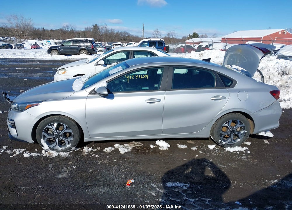 2019 KIA FORTE LXS VIN: 3KPF24AD5KE083531
