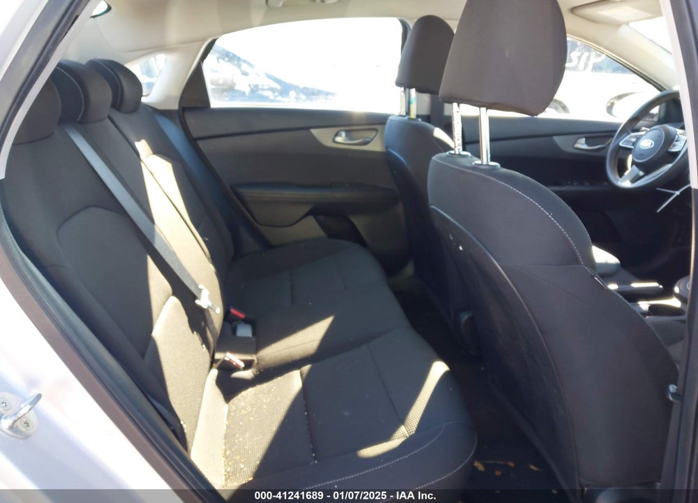 2019 KIA FORTE LXS VIN: 3KPF24AD5KE083531