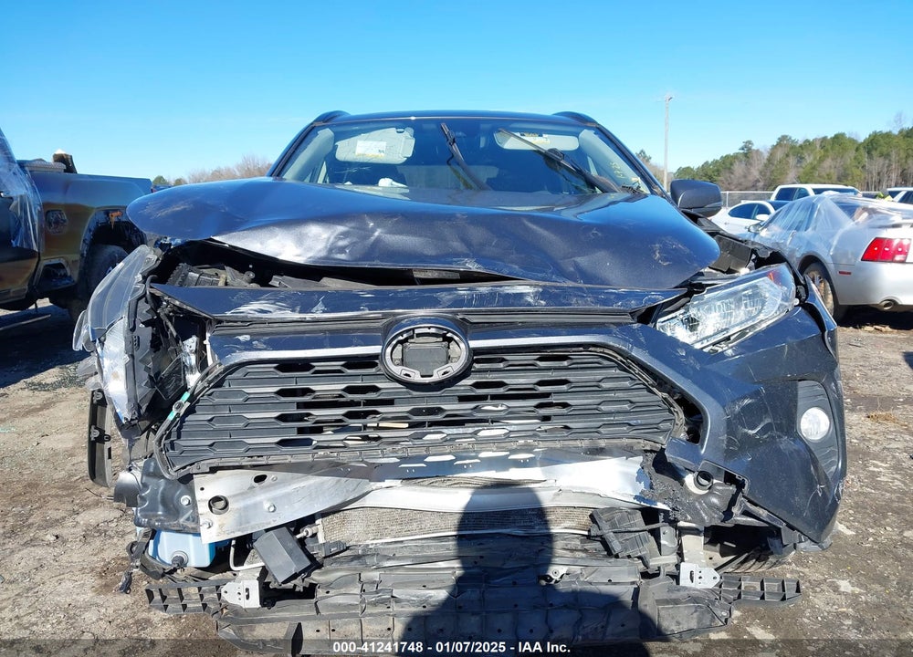2019 TOYOTA RAV4 XLE VIN: JTMW1RFVXKD010321