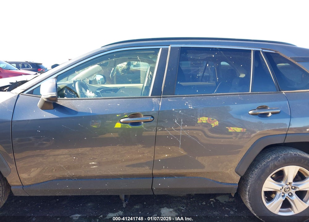 2019 TOYOTA RAV4 XLE VIN: JTMW1RFVXKD010321