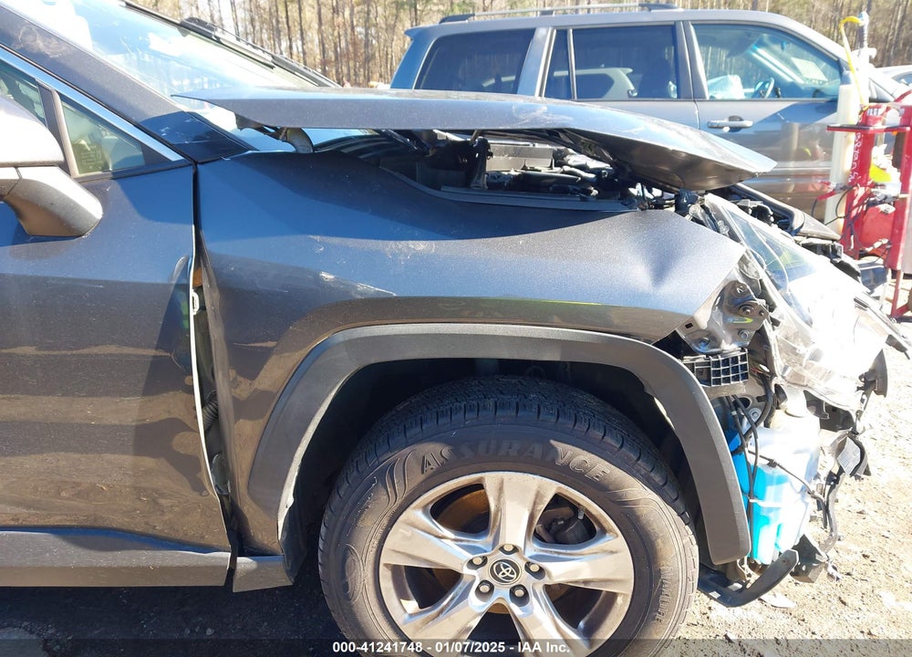 2019 TOYOTA RAV4 XLE VIN: JTMW1RFVXKD010321