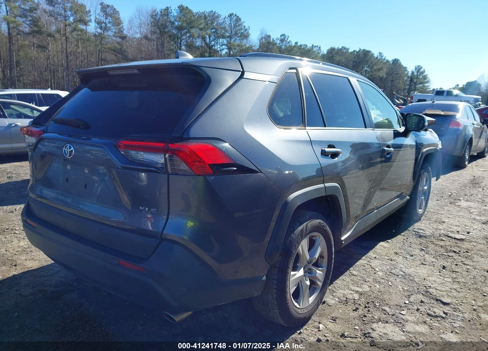 2019 TOYOTA RAV4 XLE VIN: JTMW1RFVXKD010321