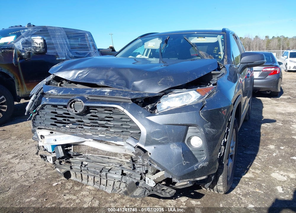 2019 TOYOTA RAV4 XLE VIN: JTMW1RFVXKD010321