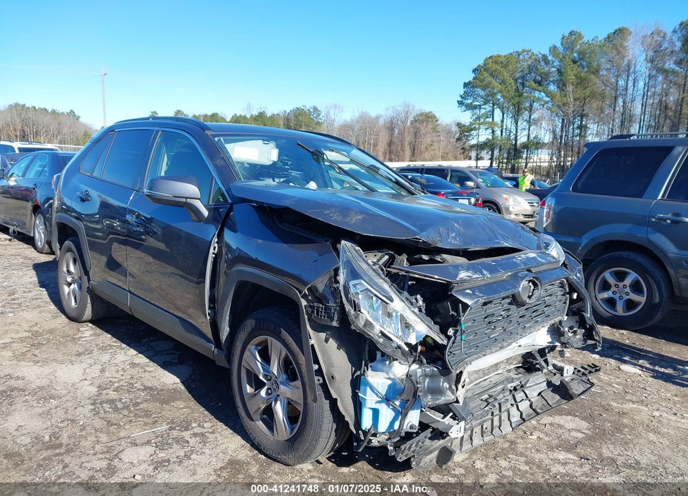 2019 TOYOTA RAV4 XLE VIN: JTMW1RFVXKD010321