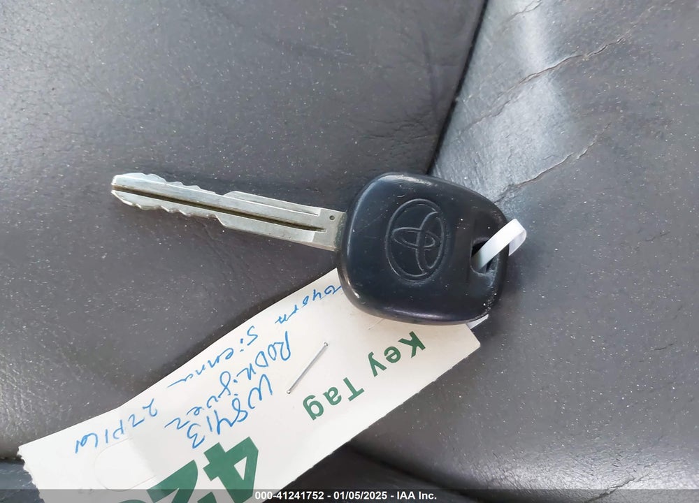 2005 TOYOTA SIENNA XLE VIN: 5TDZA22C95S341201