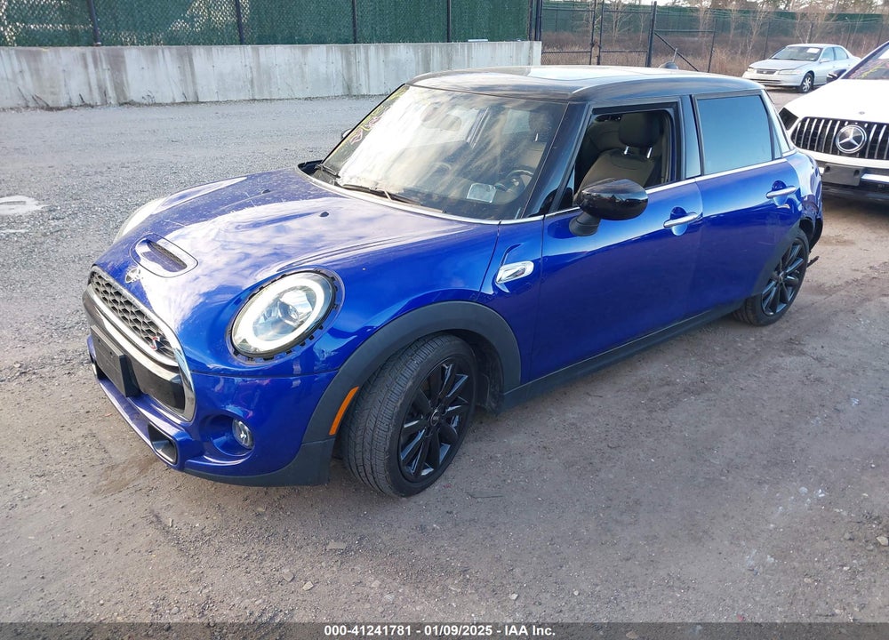 2020 MINI COOPER VIN: WMWXU9C02L2M80132