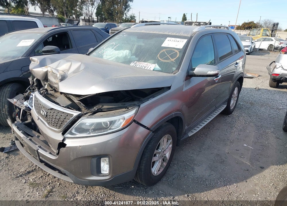 2015 KIA SORENTO LX VIN: 5XYKT4A61FG651828