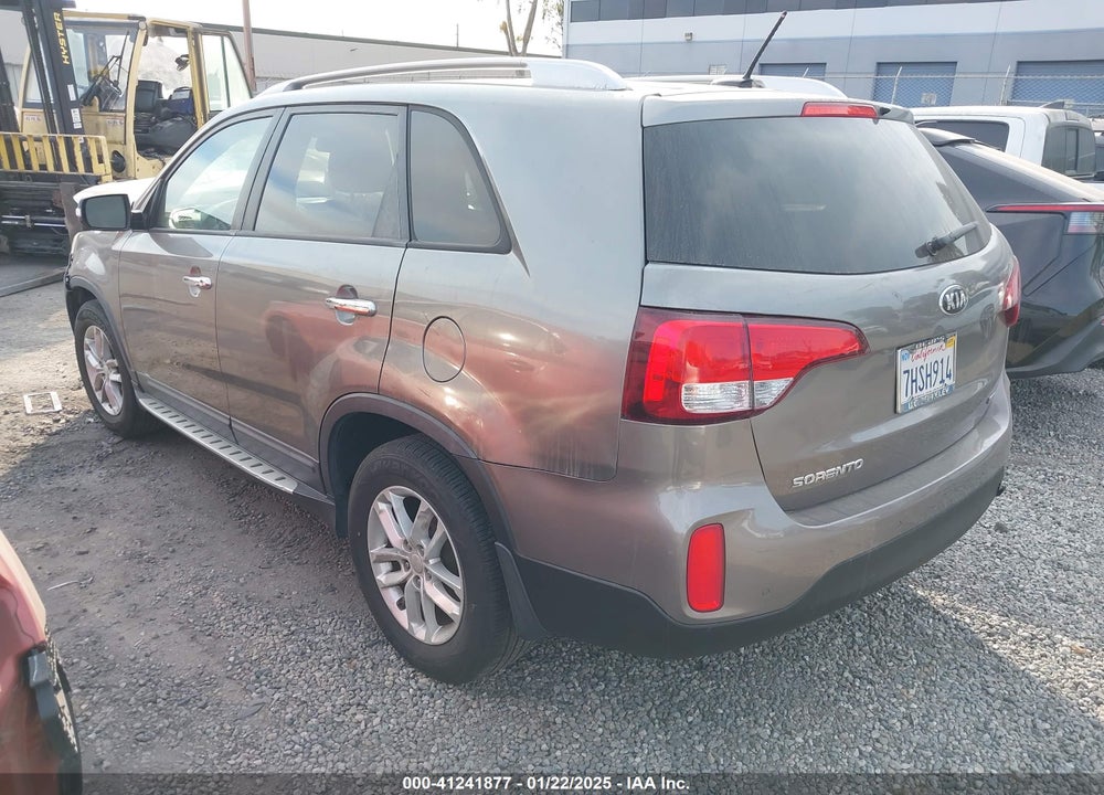 2015 KIA SORENTO LX VIN: 5XYKT4A61FG651828