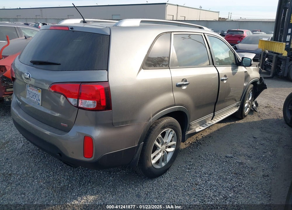 2015 KIA SORENTO LX VIN: 5XYKT4A61FG651828