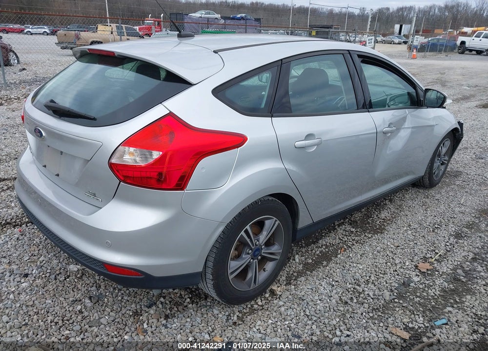2014 FORD FOCUS SE VIN: 1FADP3K2XEL435620