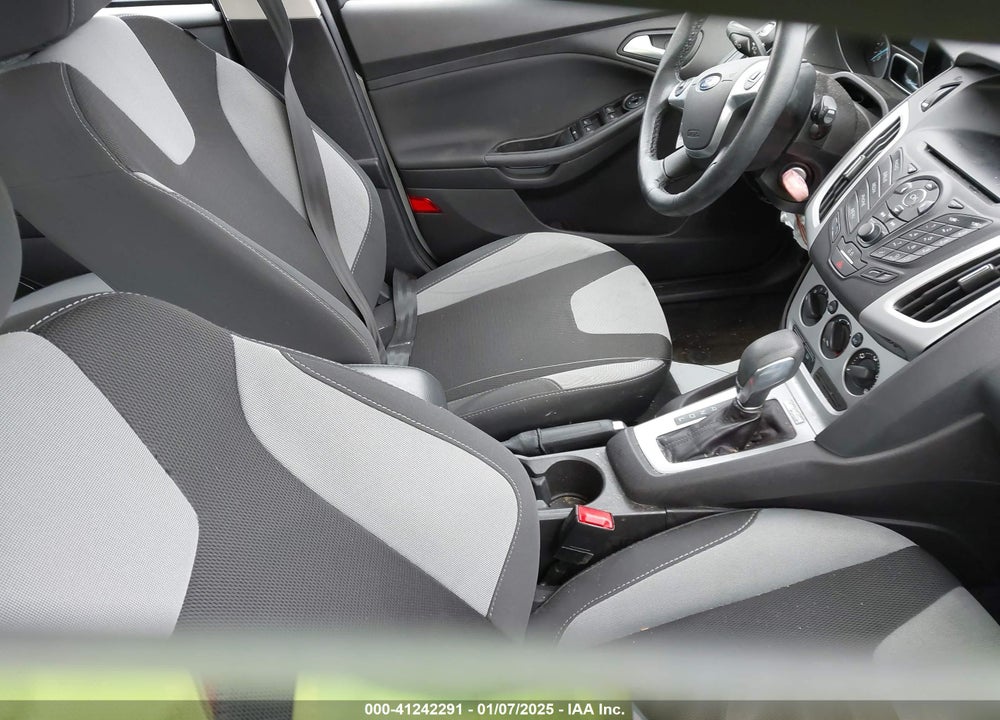 2014 FORD FOCUS SE VIN: 1FADP3K2XEL435620