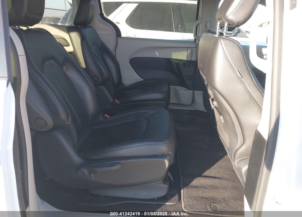 2023 CHRYSLER PACIFICA HYBRID TOURING L VIN: 2C4RC1L74PR626499