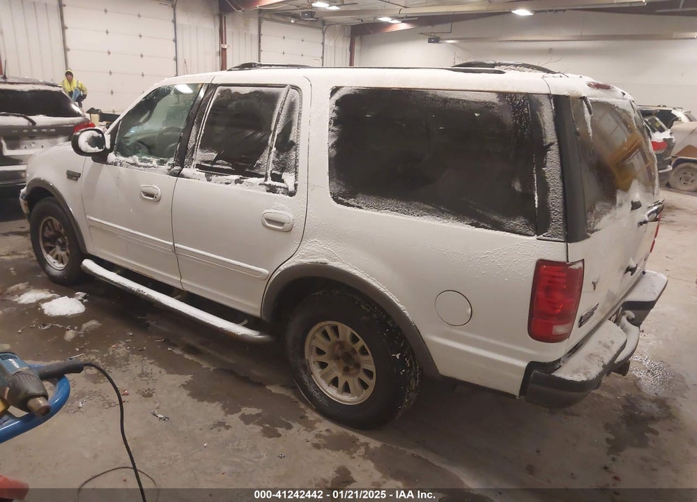 2002 FORD EXPEDITION XLT VIN: 1FMRU15W62LA56942
