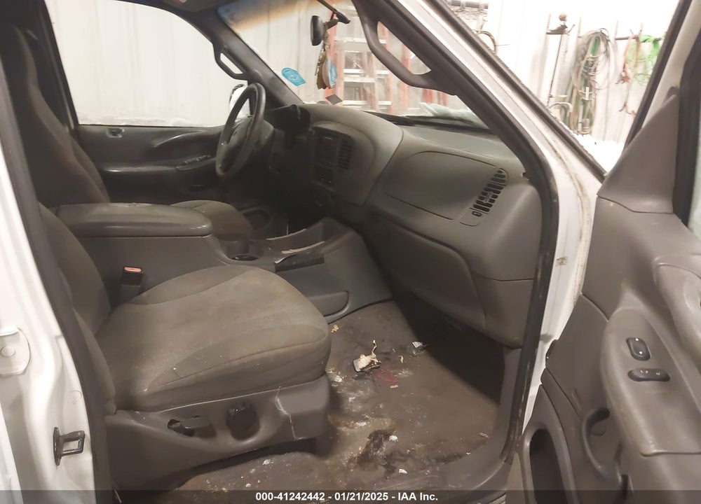 2002 FORD EXPEDITION XLT VIN: 1FMRU15W62LA56942