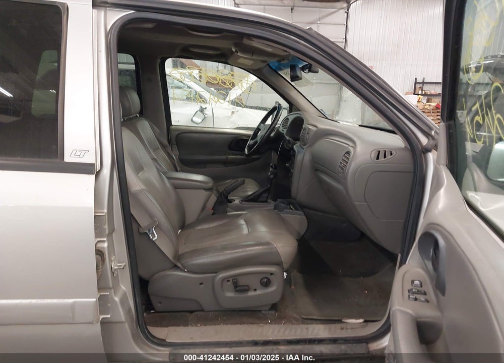 2004 CHEVROLET TRAILBLAZER LT VIN: 1GNDT13S842284264