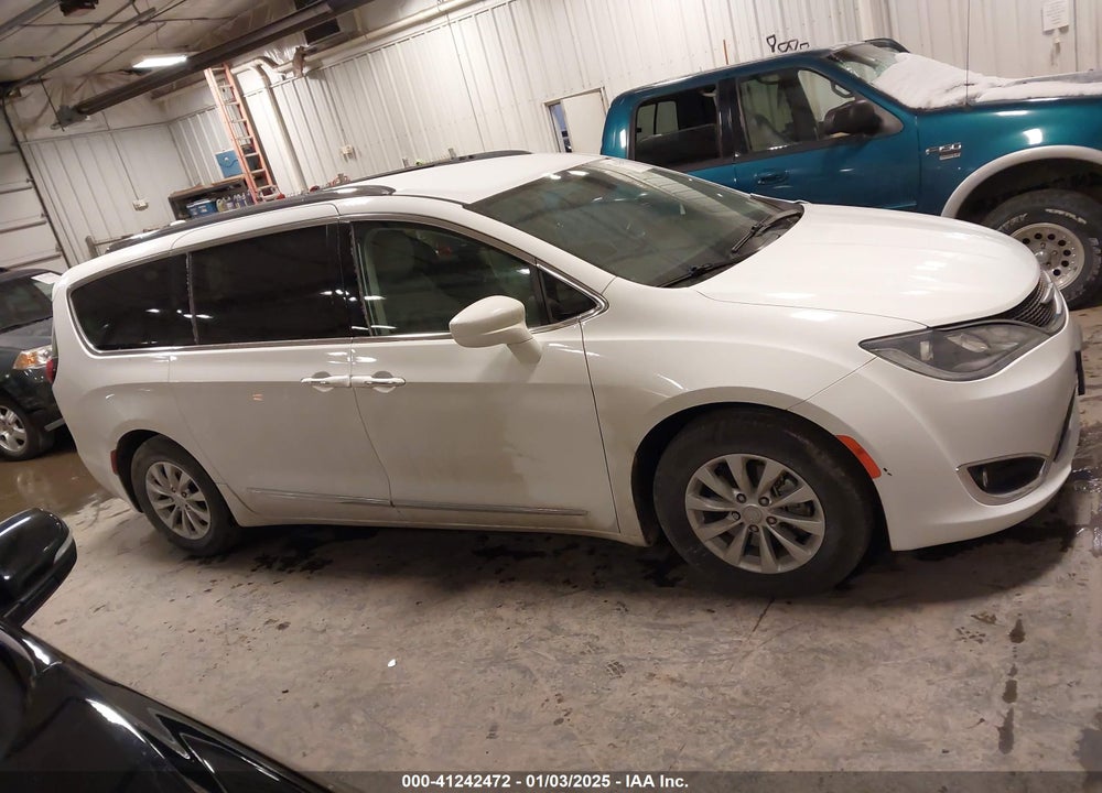 2018 CHRYSLER PACIFICA VIN: 2C4RC1EG4JR194078