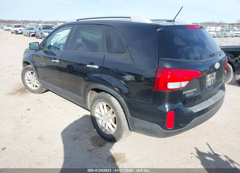 2014 KIA SORENTO LX VIN: 5XYKT3A66EG428631