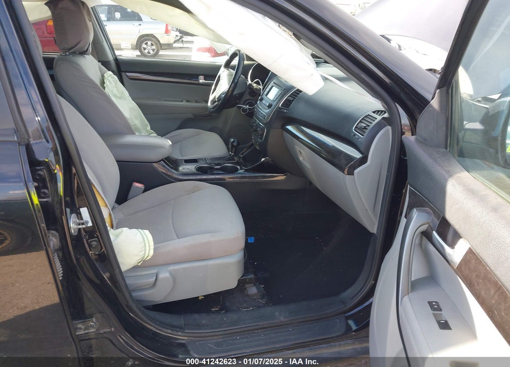 2014 KIA SORENTO LX VIN: 5XYKT3A66EG428631