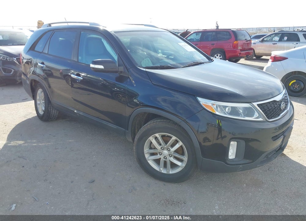 2014 KIA SORENTO LX VIN: 5XYKT3A66EG428631