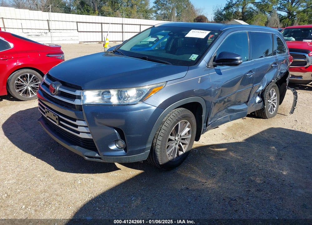 2017 TOYOTA HIGHLANDER XLE VIN: 5TDKZRFH8HS509536