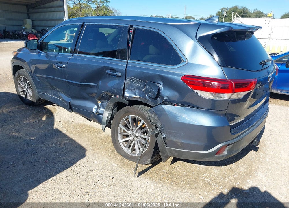 2017 TOYOTA HIGHLANDER XLE VIN: 5TDKZRFH8HS509536